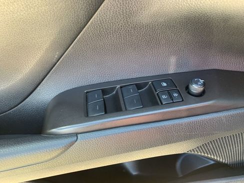 Used 2024 Toyota Camry SE FWD image 13