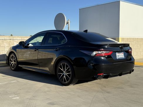 Used 2024 Toyota Camry SE image 9