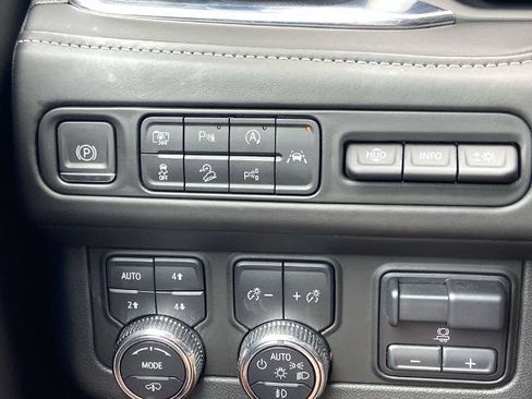 Used 2024 GMC Yukon XL Denali Ultimate AWD/4WD image 13