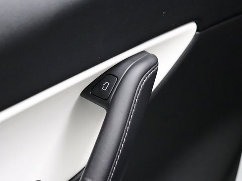 Used 2021 Tesla Model Y Long Range image 28