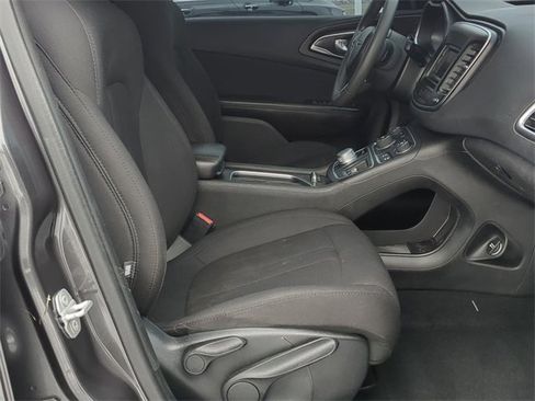 Used 2015 Chrysler 200 Limited image 19