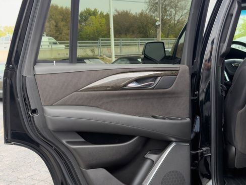 Used 2016 Cadillac Escalade Platinum image 37