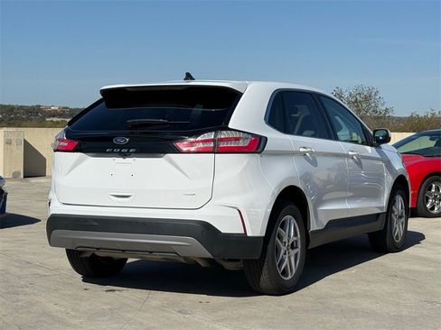 Used 2024 Ford Edge SEL image 9