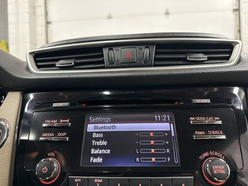 Used 2016 Nissan Rogue SV AWD/4WD image 30