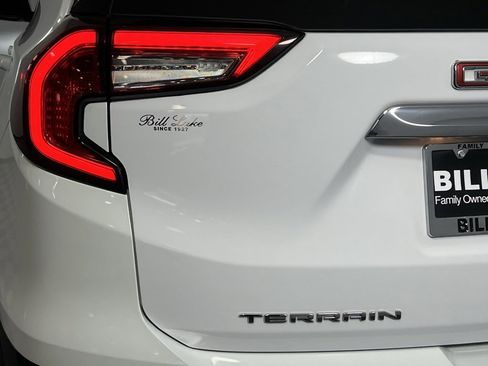 Used 2024 GMC Terrain SLE image 28