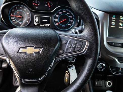 Used 2017 Chevrolet Cruze LT image 34