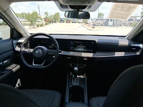 Used 2025 Nissan Kicks SV AWD/4WD image 10