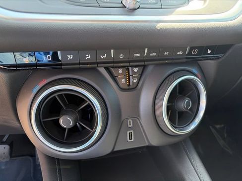 Used 2021 Chevrolet Blazer LT FWD image 27