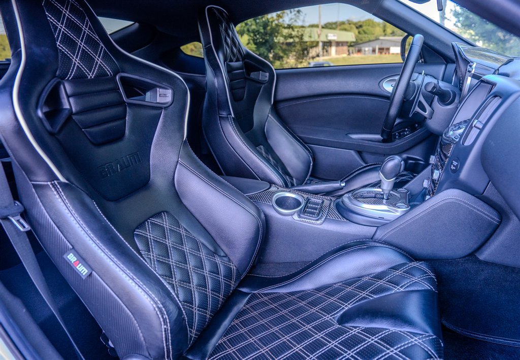 Used 2016 Nissan 370Z Coupe RWD image 30