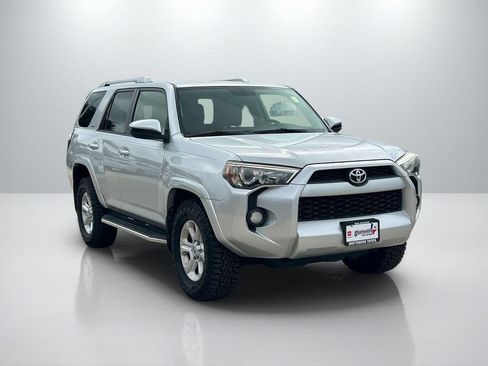Used 2016 Toyota 4Runner SR5 RWD image 3