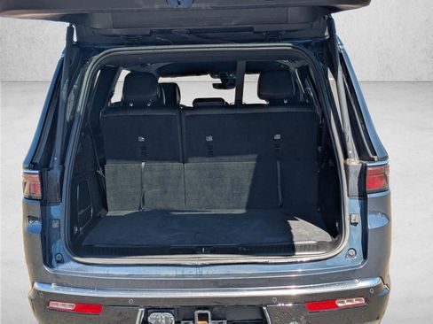 Used 2024 Jeep Wagoneer Series II w/ Flexible Seating Group AWD/4WD image 6