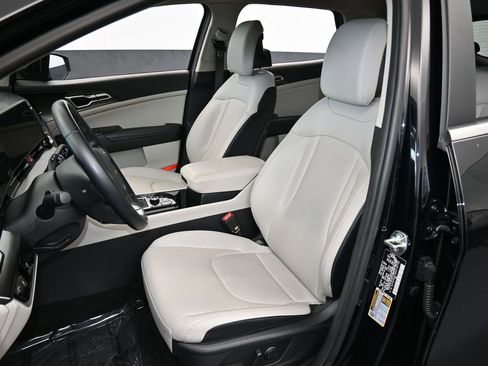 Used 2024 Kia Sportage EX image 32