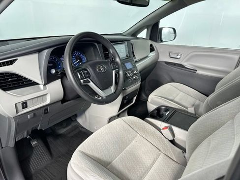 Used 2019 Toyota Sienna LE w/ Protection Package FWD image 12