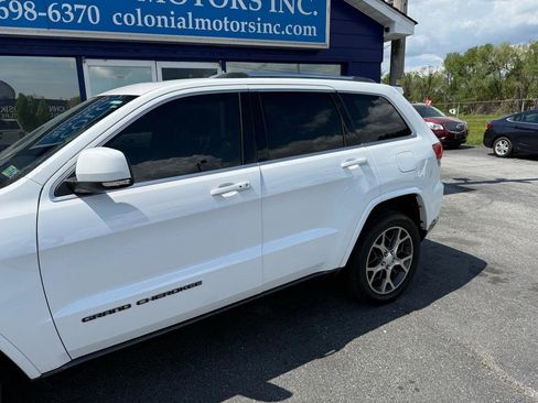 Used 2018 Jeep Grand Cherokee Limited image 2