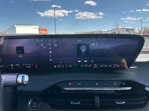 Used 2025 Buick Enclave Avenir w/ Super Cruise Package image 16