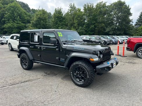 Used 2023 Jeep Wrangler Unlimited w/ Cold Weather Group AWD/4WD image 9
