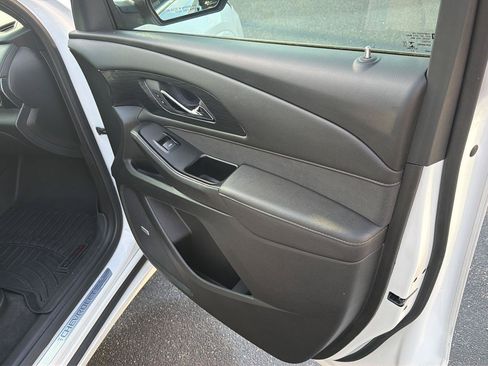 Used 2022 Chevrolet Traverse High Country FWD image 15