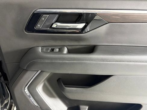 Used 2025 Chevrolet Suburban Z71 AWD/4WD image 15