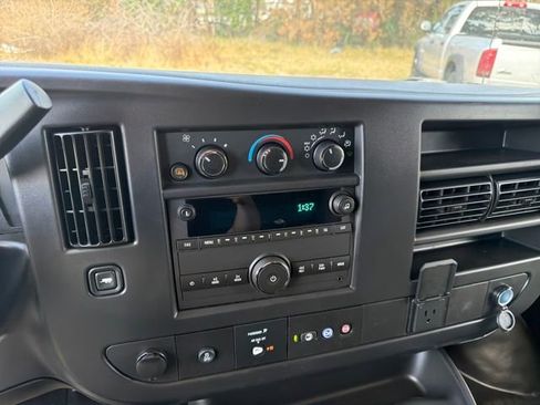 New 2026 Chevrolet Express 2500 Work Van 3D Cargo Van w/ Driver Convenience Package RWD image 27