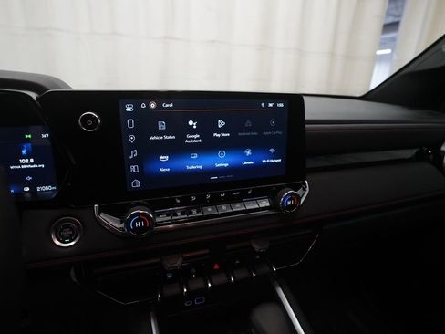 Certified 2024 Chevrolet Colorado Z71 w/ LPO, Dark Essentials Package image 6