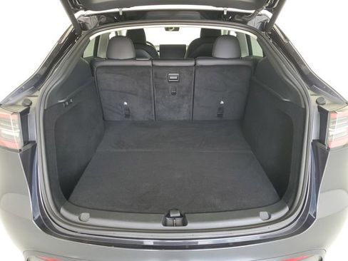 Used 2024 Tesla Model Y 2WD image 9