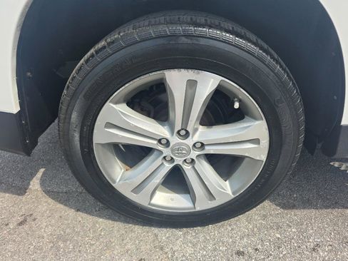 Used 2012 Toyota Highlander Limited FWD image 24