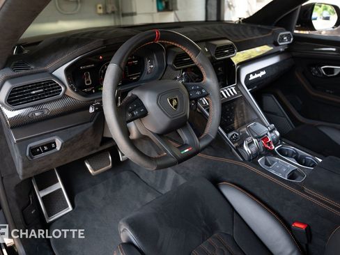 Used 2023 Lamborghini Urus Performante AWD/4WD image 23
