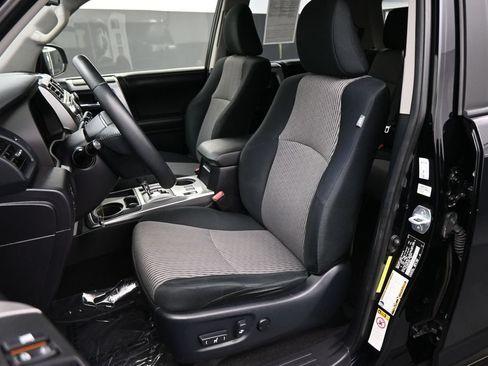 Used 2015 Toyota 4Runner SR5 RWD image 14