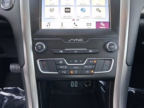 Used 2019 Ford Fusion SE FWD image 20