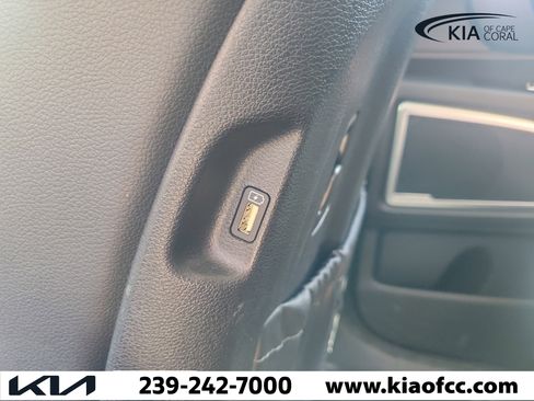 Used 2022 Kia Telluride EX w/ EX Premium Package FWD image 15