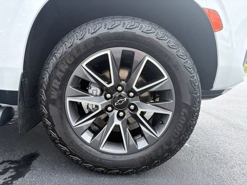 Used 2023 Chevrolet Tahoe Z71 w/ Z71 Off-Road Package AWD/4WD image 7