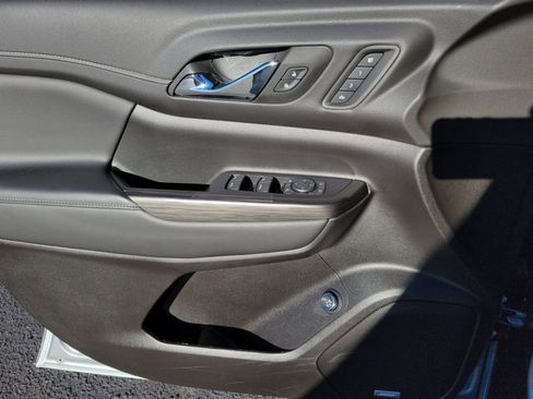 Used 2023 GMC Acadia SLT w/ Elevation Edition image 31