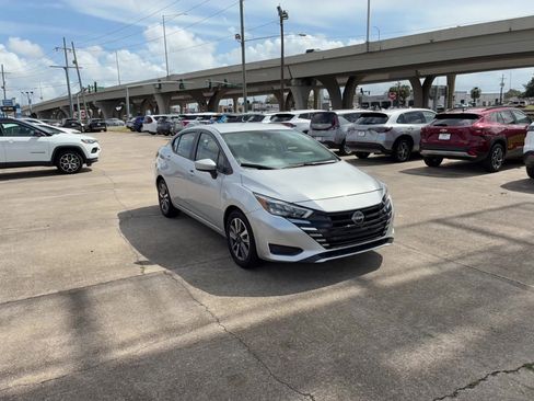 Used 2025 Nissan Versa SV image 5