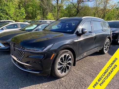 Used 2025 Lincoln Nautilus Reserve AWD/4WD image 1