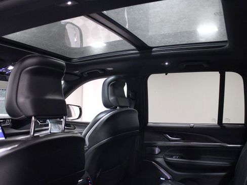 Used 2022 Jeep Grand Cherokee Overland w/ Luxury Tech Group IV image 3