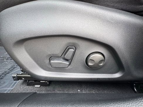 New 2026 Jeep Compass Limited image 18