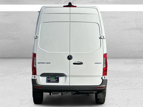 Used 2025 Mercedes-Benz Sprinter 2500 image 5