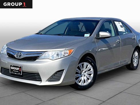 Used 2014 Toyota Camry LE FWD image 1