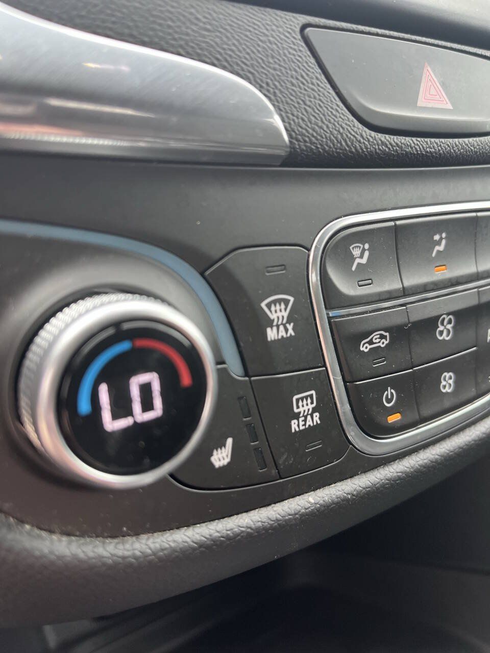 Used 2018 Chevrolet Equinox LT AWD/4WD image 26