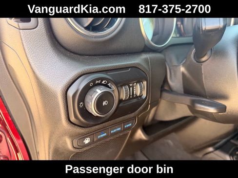 Used 2021 Jeep Wrangler Unlimited Sahara w/ Cold Weather Group AWD/4WD image 16