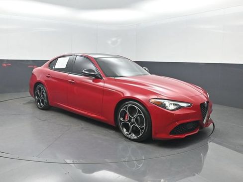 Used 2023 Alfa Romeo Giulia Veloce RWD image 39