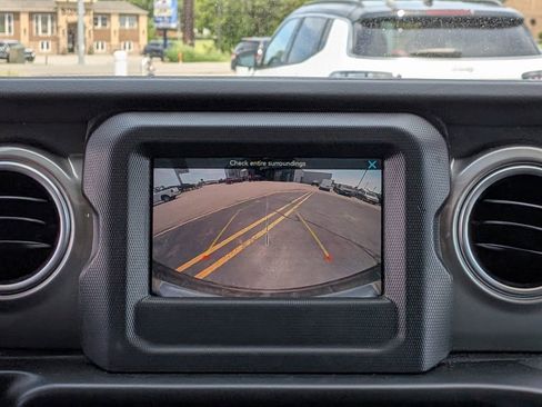 Used 2021 Jeep Wrangler Unlimited Sahara AWD/4WD image 33