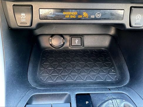 Used 2020 Toyota RAV4 XLE Premium FWD image 17