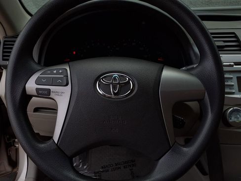 Used 2009 Toyota Camry LE image 11
