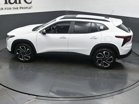 New 2026 Chevrolet Trax RS w/ Sunroof Package FWD image 21