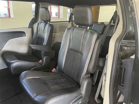 Used 2018 Dodge Grand Caravan SXT image 23