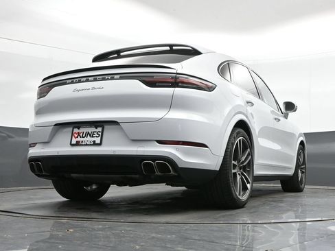 Used 2023 Porsche Cayenne Turbo AWD/4WD image 39
