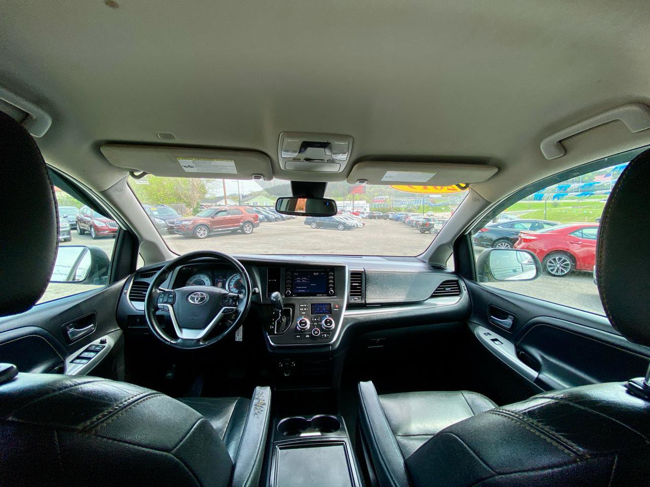 Used 2019 Toyota Sienna SE FWD image 20