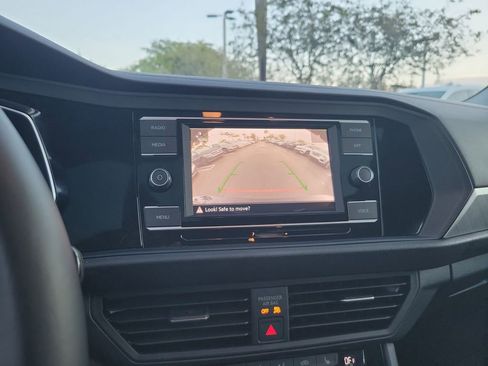 Used 2022 Volkswagen Jetta SE w/ Panoramic Sunroof Package image 24