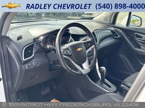 Used 2019 Chevrolet Trax LT w/ LT Convenience Package image 8